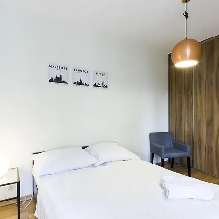 Apartment Big Apart-old Town- 3 Rooms- 10 People- Garage- Lift- New Building Breslau
