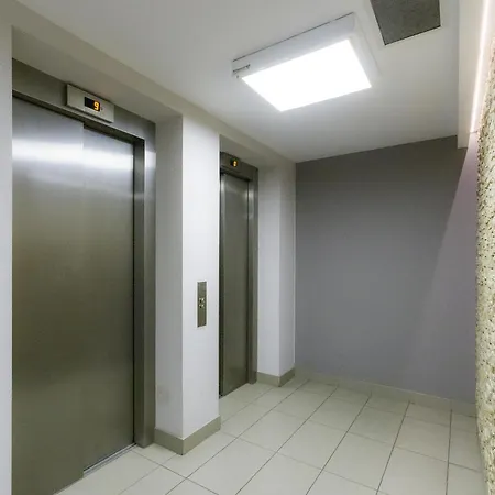 Apartment Big Apart-old Town- 3 Rooms- 10 People- Garage- Lift- New Building Breslau