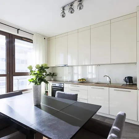 Big Apart-old Town- 3 Rooms- 10 People- Garage- Lift- New Building * Wroclaw