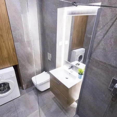 Big Apart-old Town- 3 Rooms- 10 People- Garage- Lift- New Building Apartment Wroclaw
